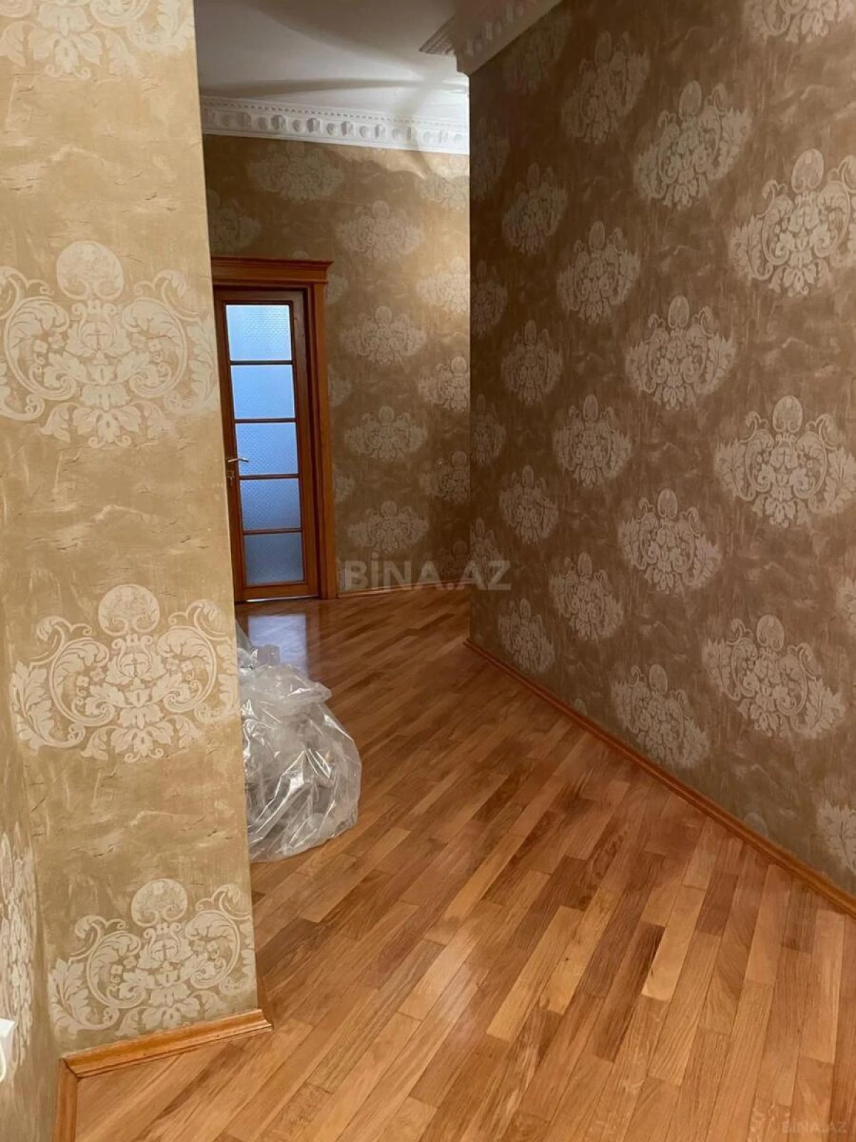 Satılır 4 otaqlı mənzil 140 m²