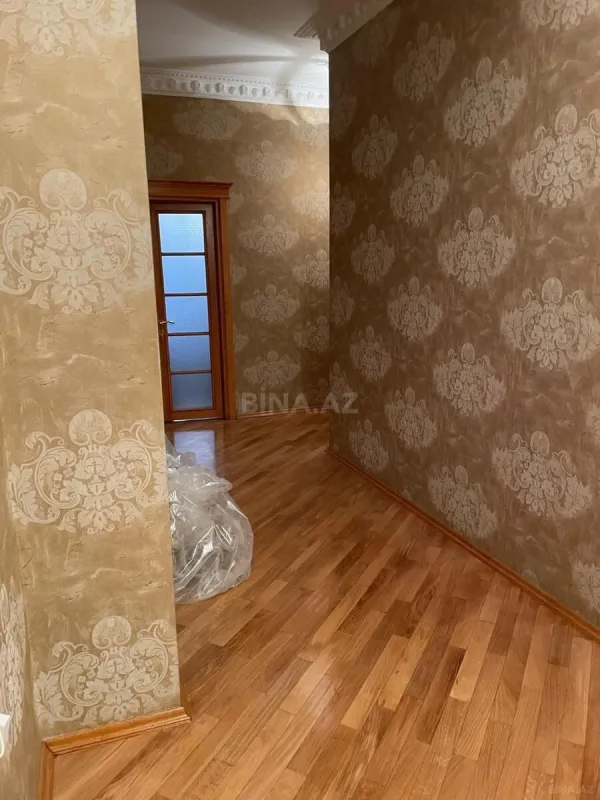 Satılır 4 otaqlı mənzil 140 m²