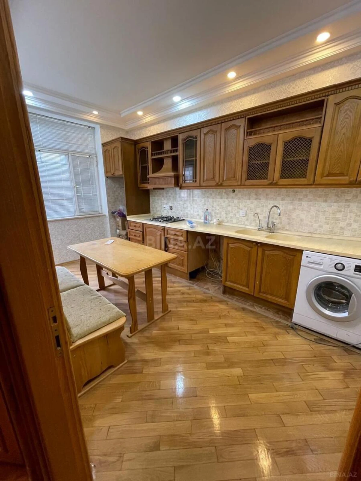 Satılır 4 otaqlı mənzil 140 m²