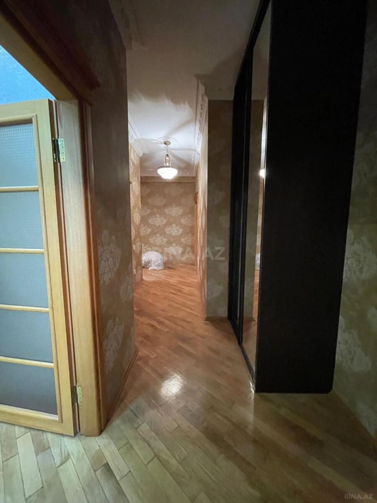 Satılır 4 otaqlı mənzil 140 m²