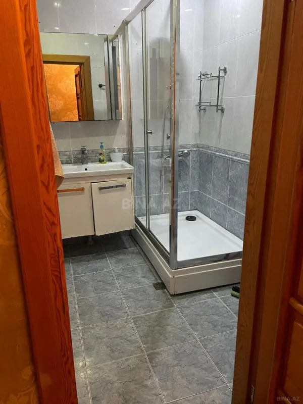 Satılır 4 otaqlı mənzil 140 m²