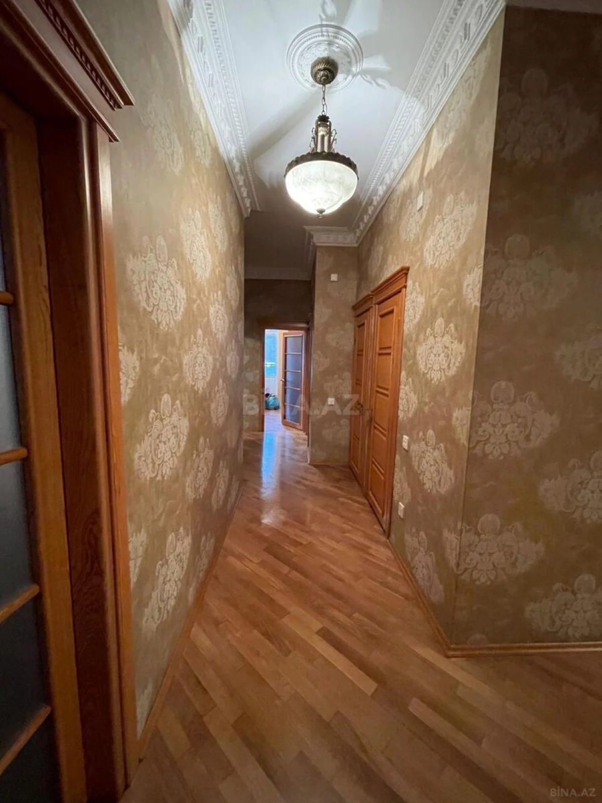 Satılır 4 otaqlı mənzil 140 m²