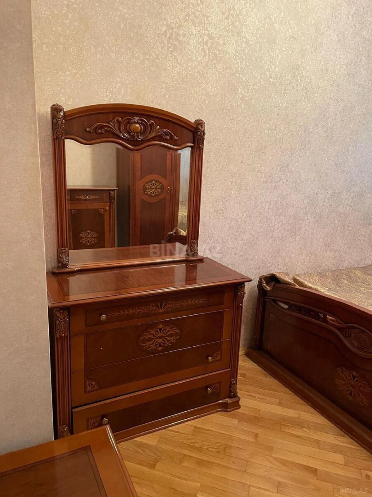 Satılır 4 otaqlı mənzil 140 m²