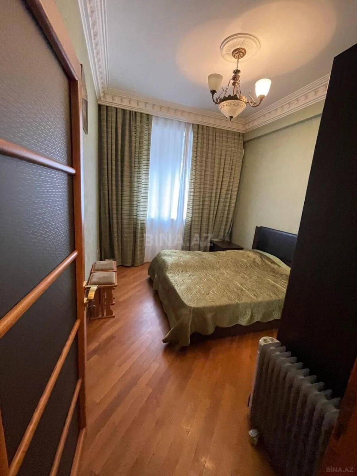 Satılır 4 otaqlı mənzil 140 m²