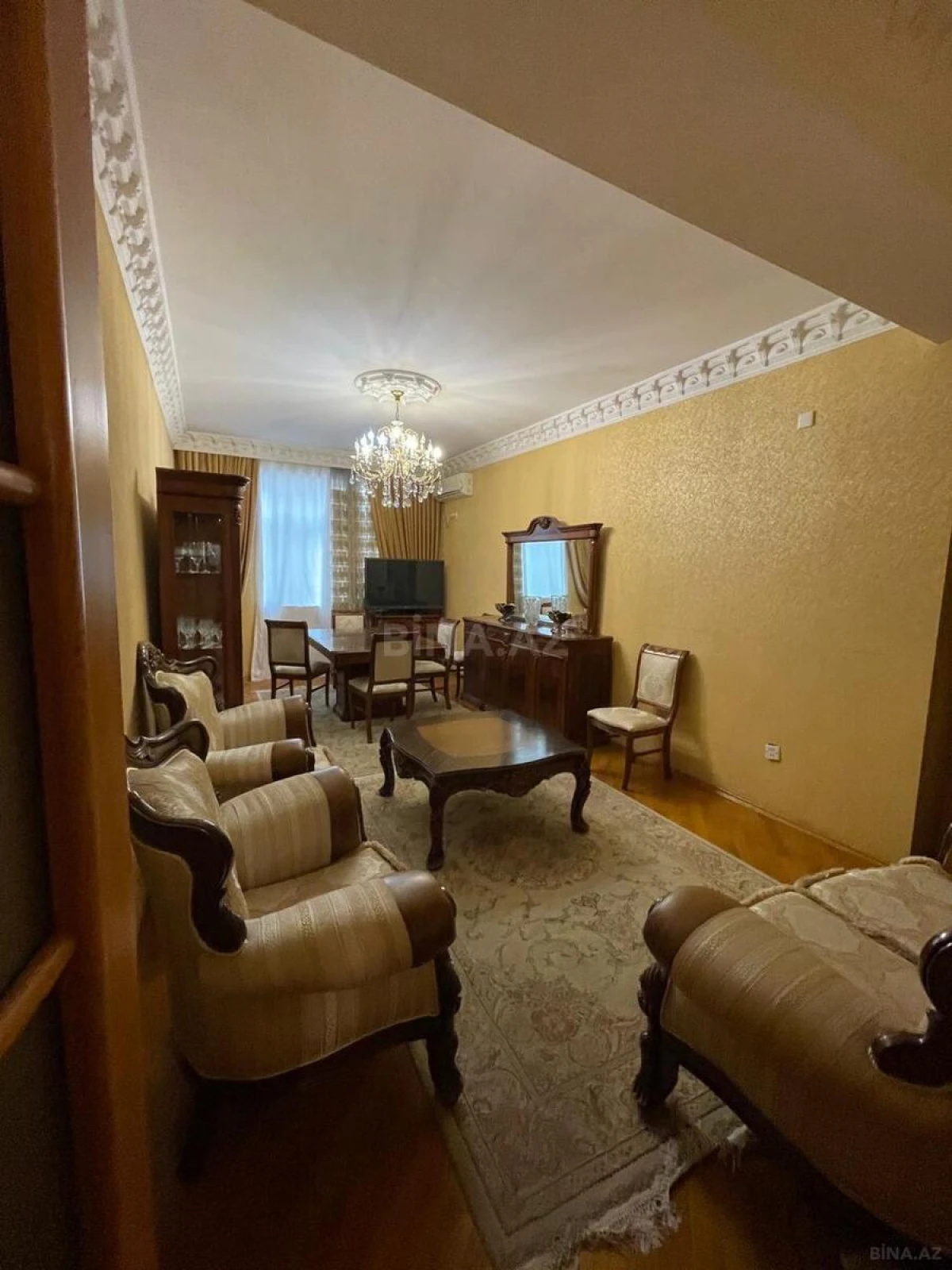 Satılır 4 otaqlı mənzil 140 m²