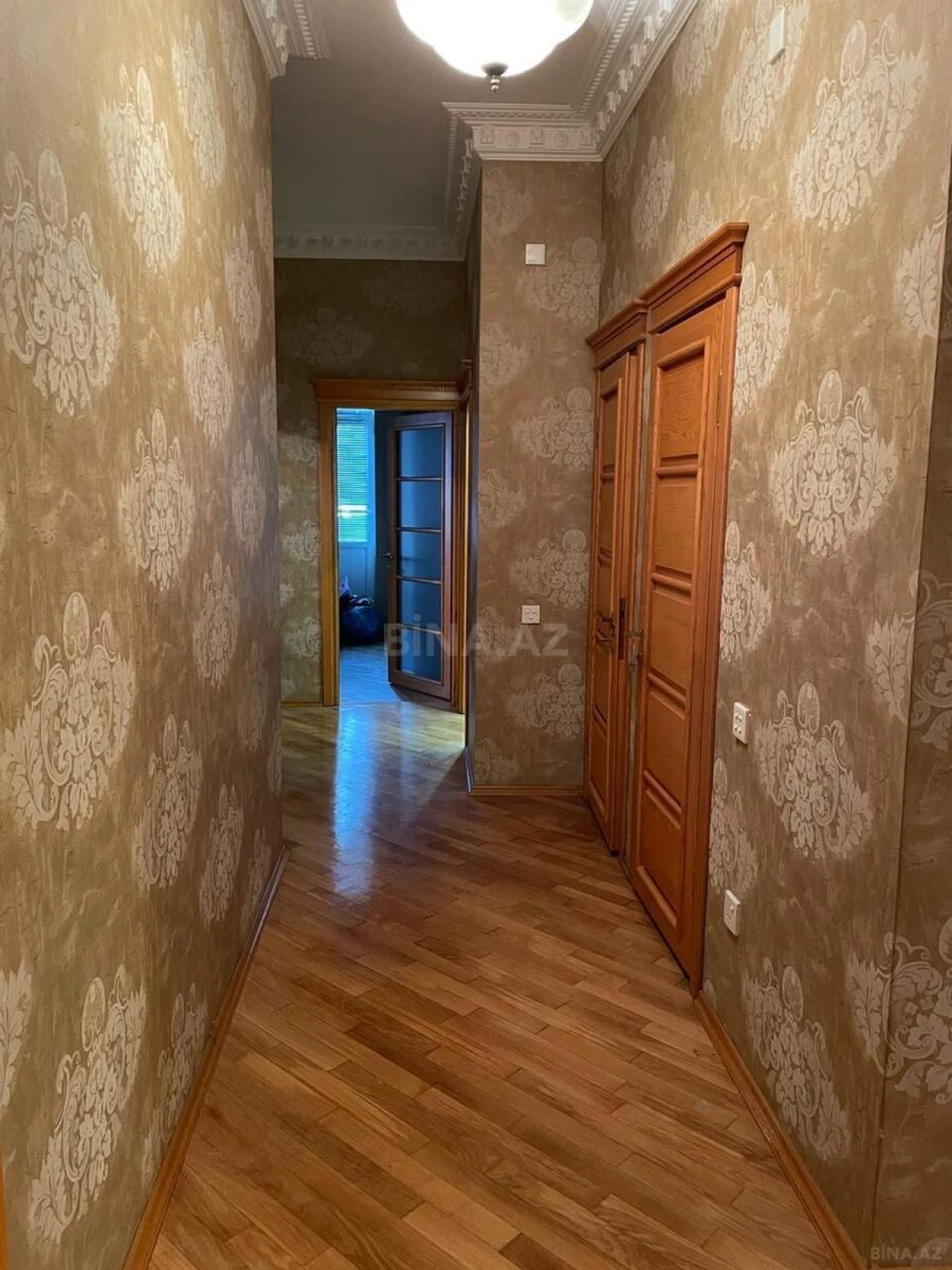Satılır 4 otaqlı mənzil 140 m²
