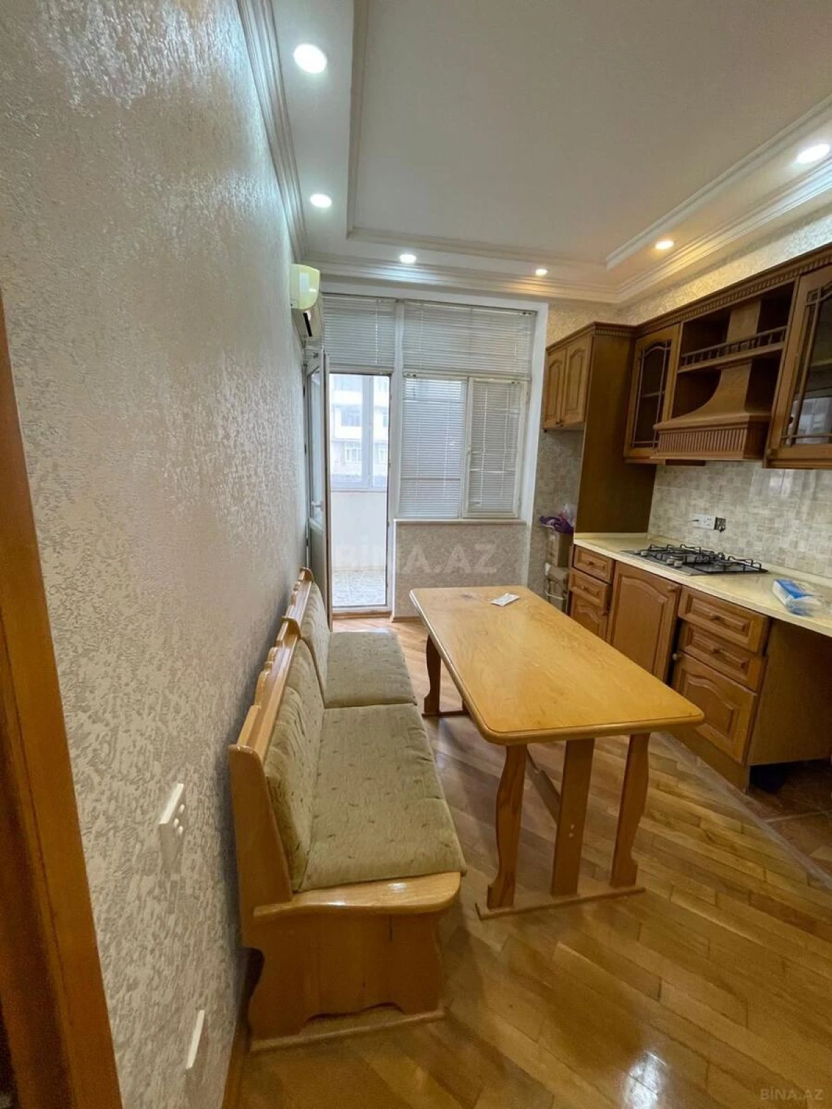 Satılır 4 otaqlı mənzil 140 m²