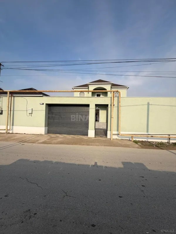 Satılır 4 otaqlı həyət evi 200 m²