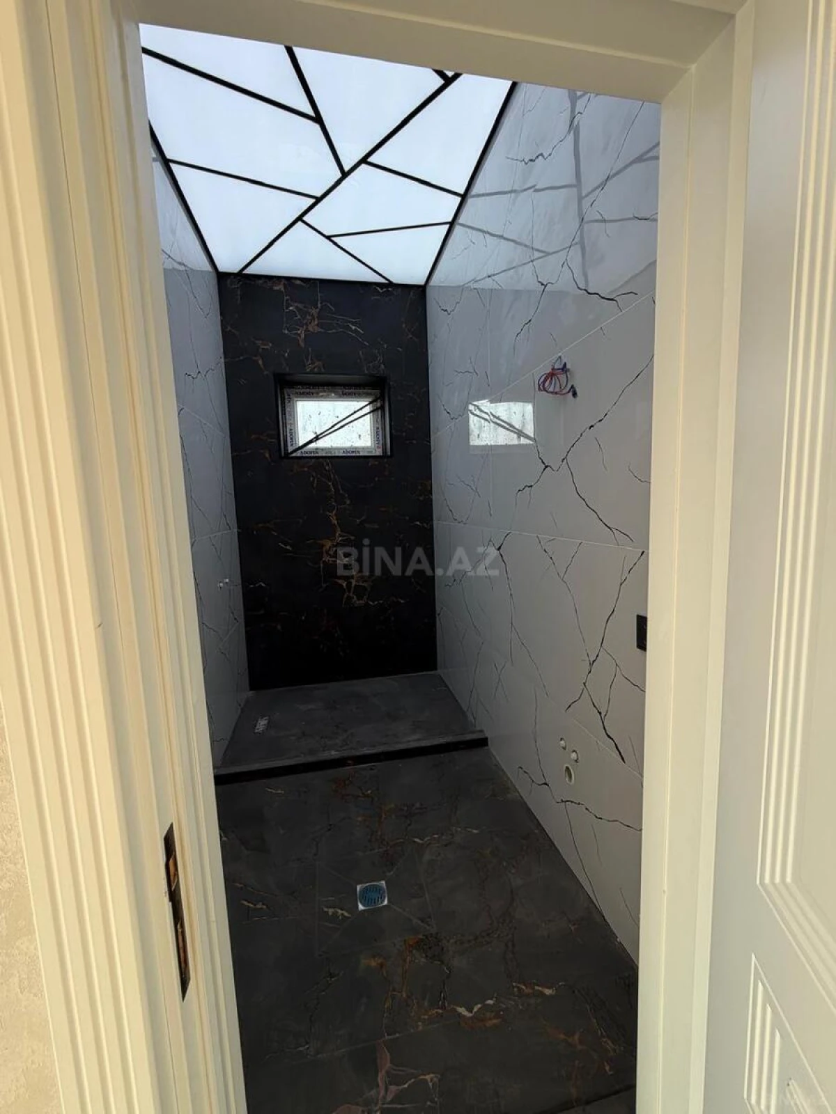 Satılır 4 otaqlı həyət evi 200 m²