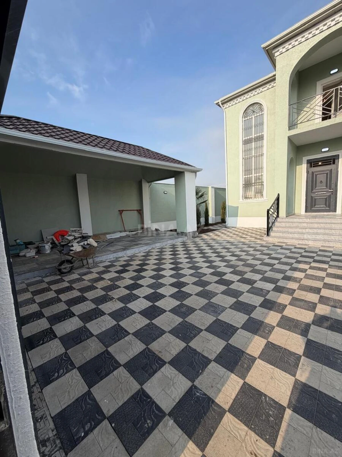 Satılır 4 otaqlı həyət evi 200 m²