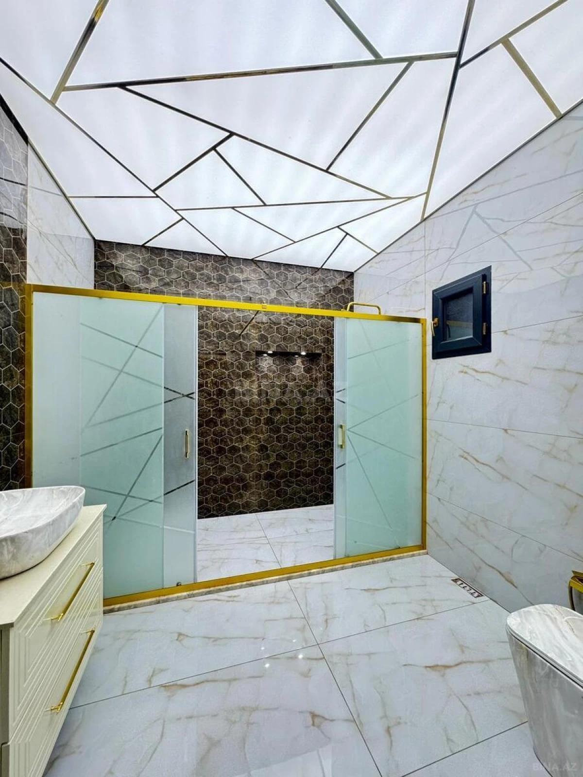 Satılır 6 otaqlı həyət evi 450 m²