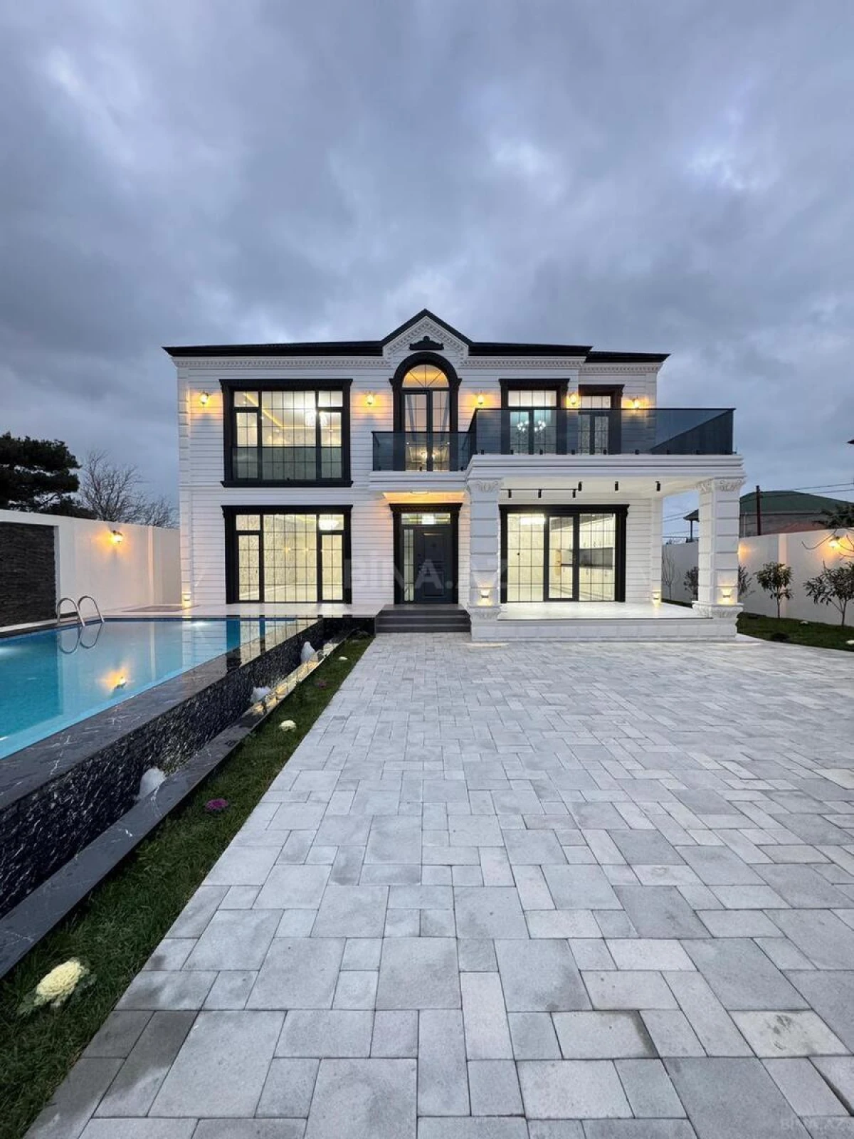 Satılır 6 otaqlı həyət evi 450 m²