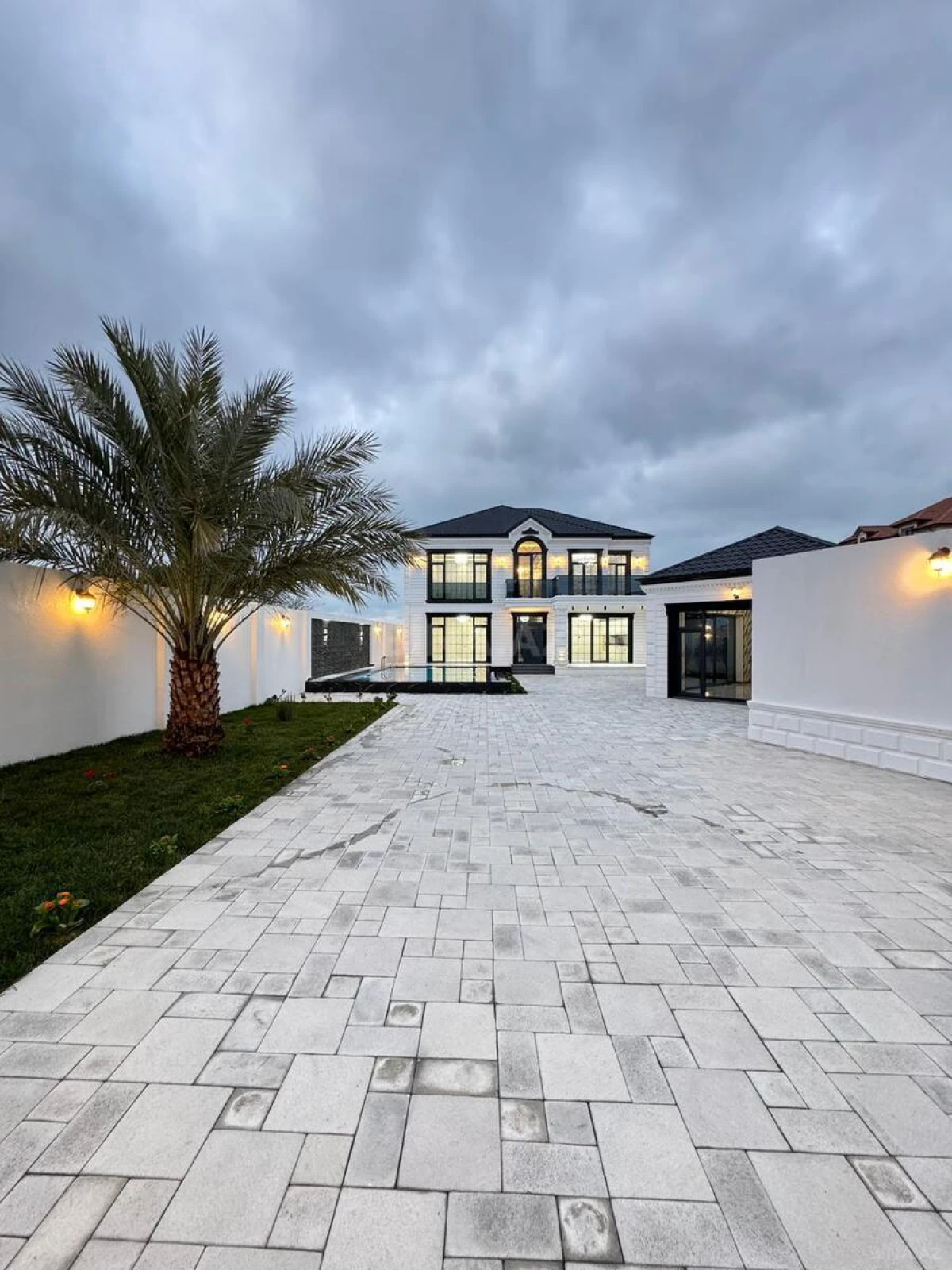 Satılır 6 otaqlı həyət evi 450 m²