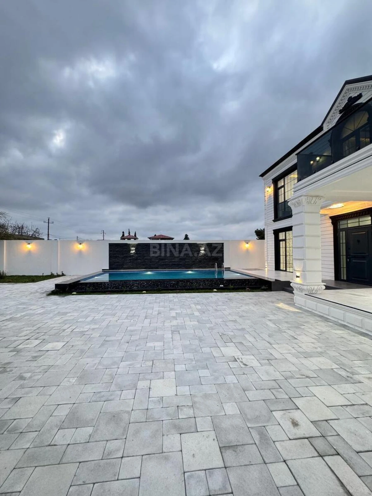 Satılır 6 otaqlı həyət evi 450 m²