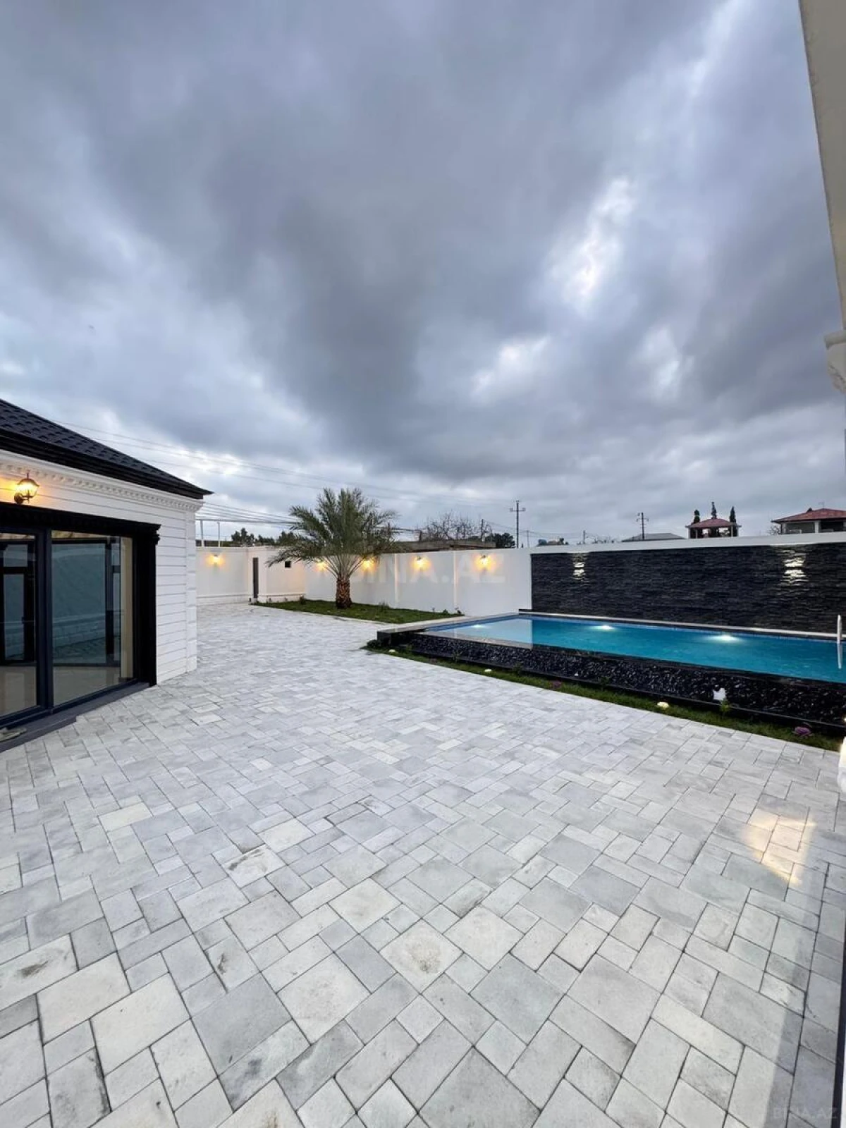 Satılır 6 otaqlı həyət evi 450 m²