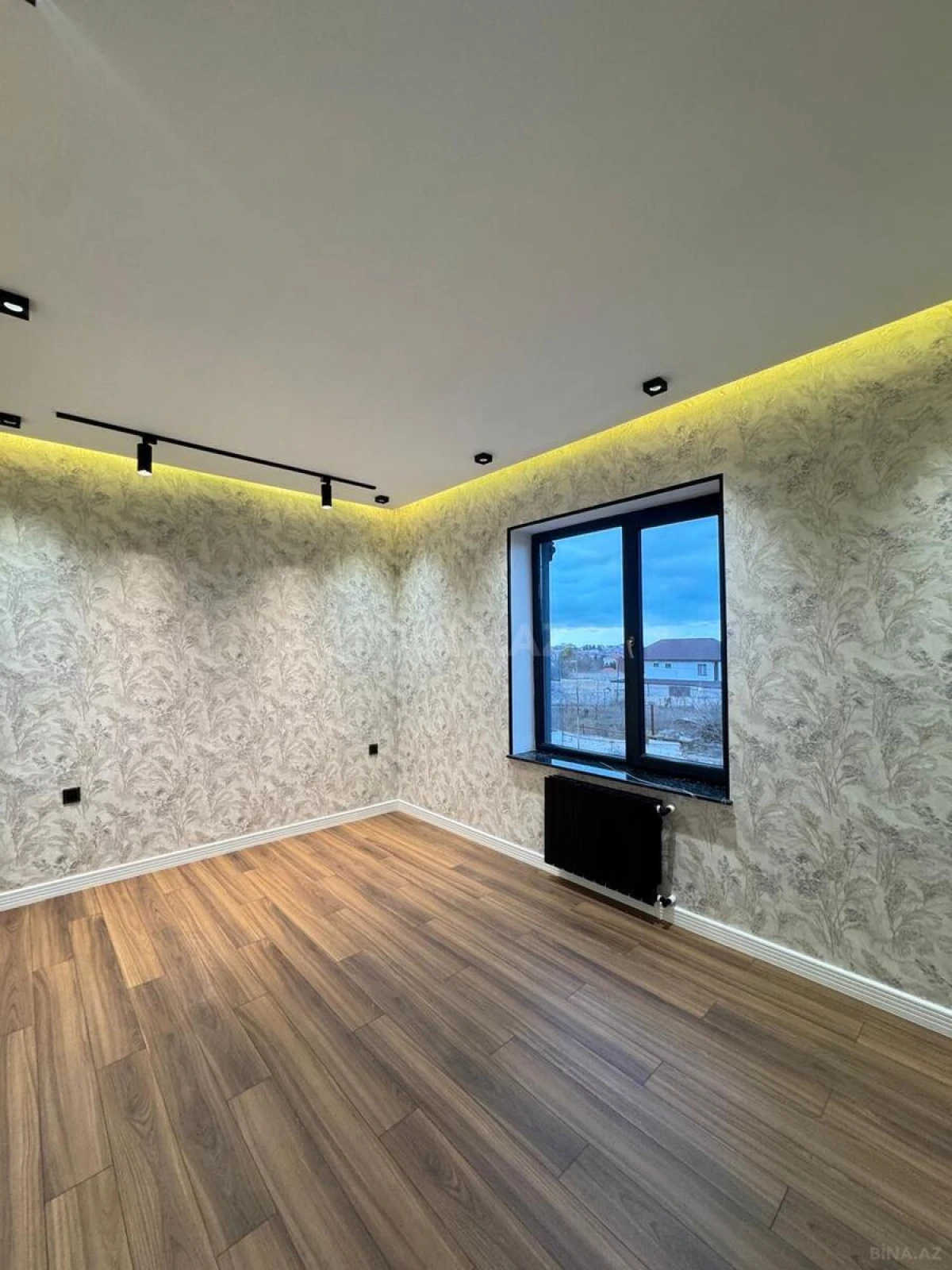 Satılır 6 otaqlı həyət evi 450 m²