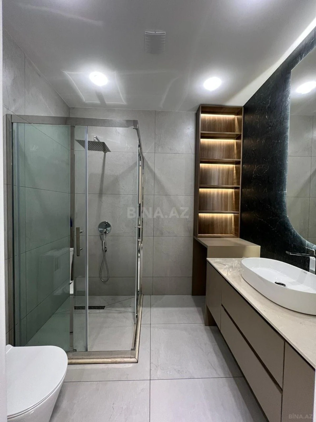 Satılır 4 otaqlı mənzil 140 m²
