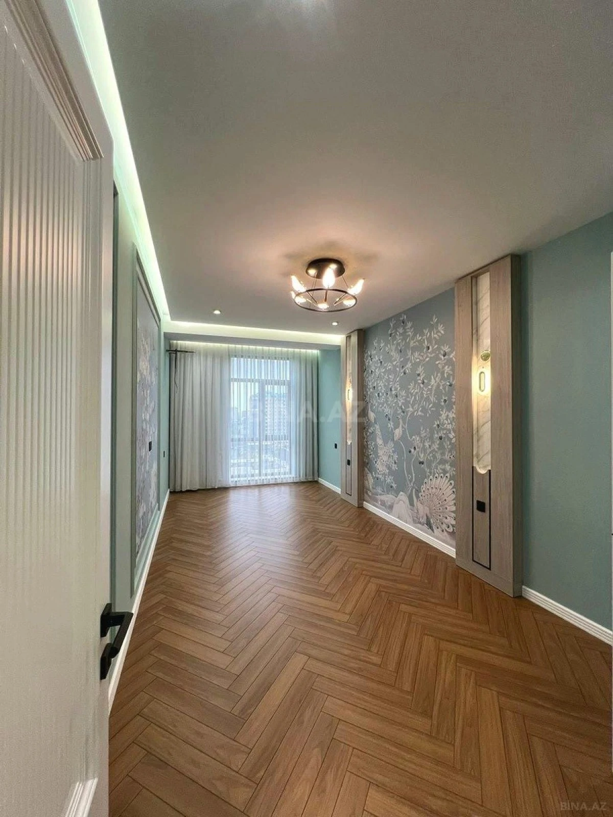 Satılır 4 otaqlı mənzil 140 m²