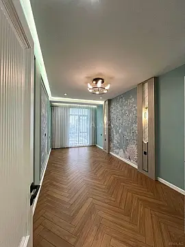 Satılır 4 otaqlı mənzil 140 m²