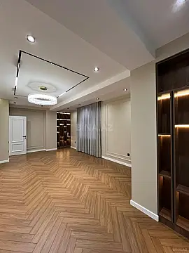 Satılır 4 otaqlı mənzil 140 m²