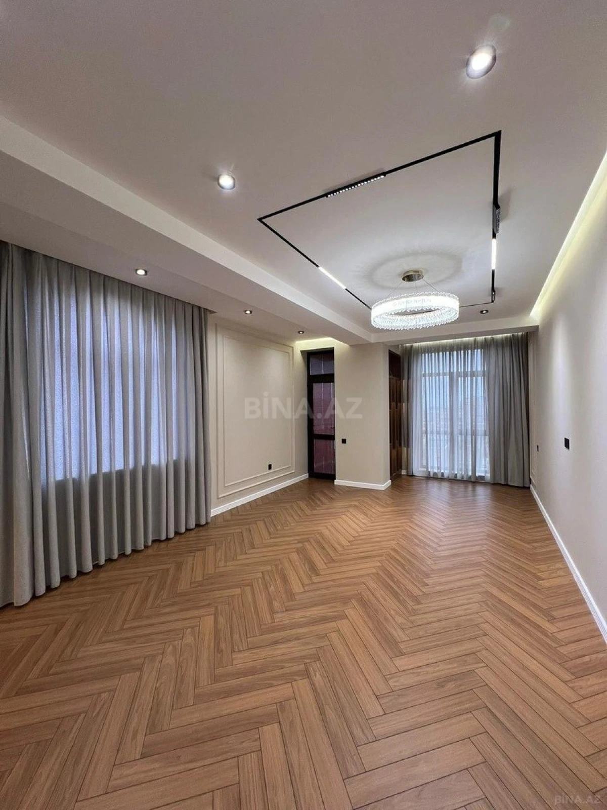 Satılır 4 otaqlı mənzil 140 m²