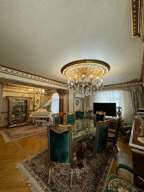 Satılır 2 otaqlı mənzil 100 m²