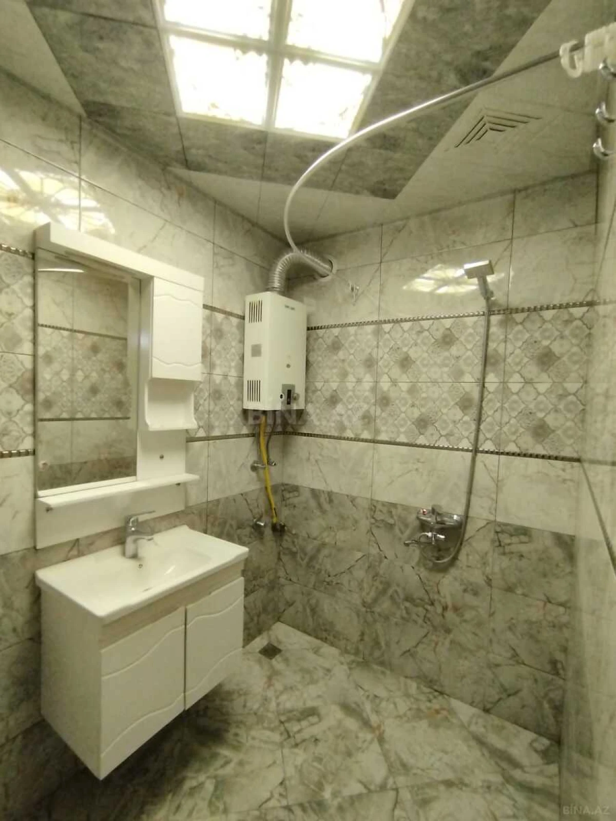 Satılır 2 otaqlı mənzil 60 m²