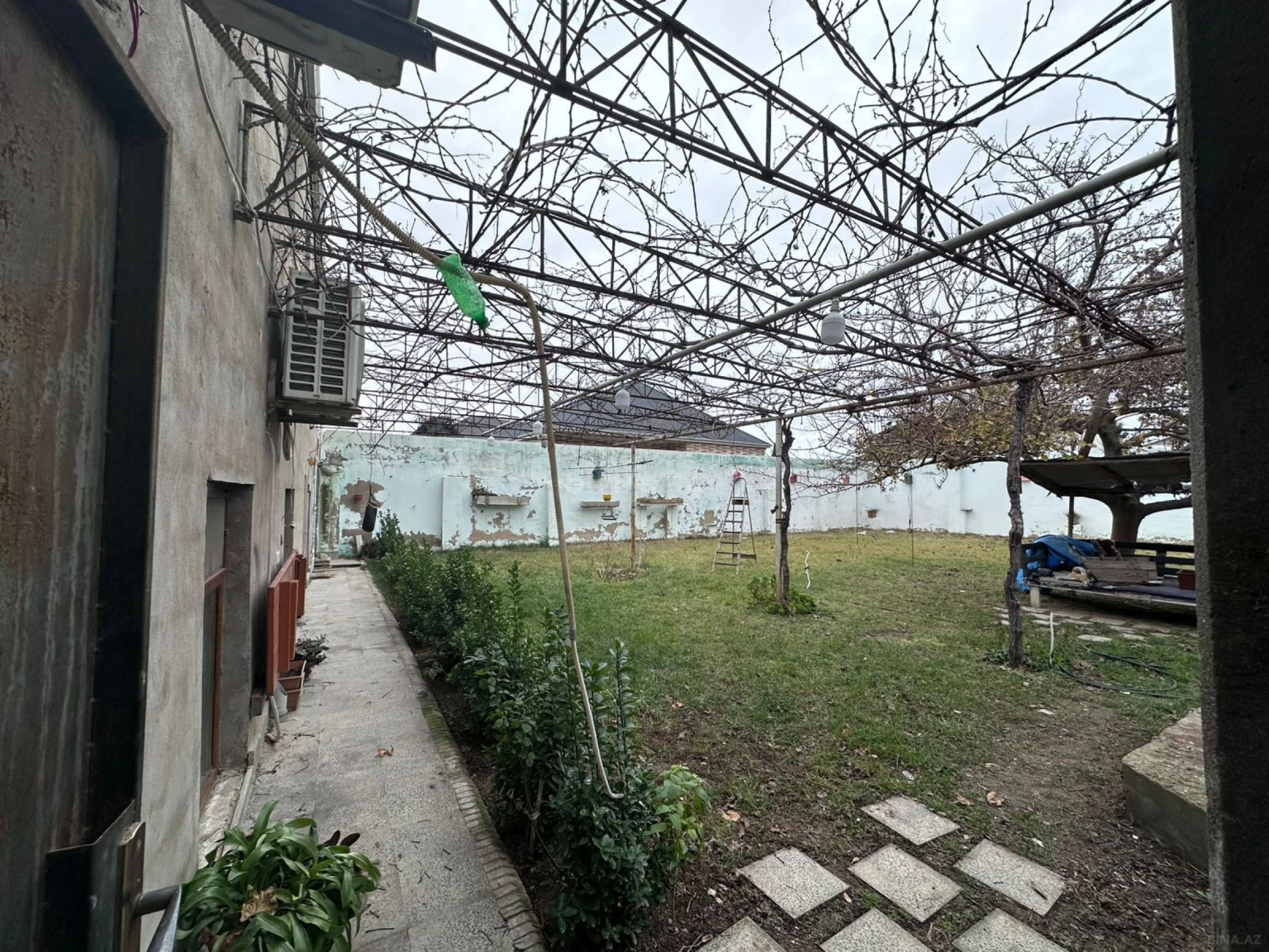 Satılır 5 otaqlı həyət evi 170 m²
