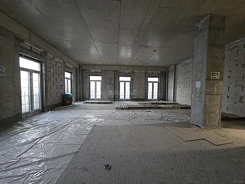 Satılır 5 otaqlı mənzil 177 m²