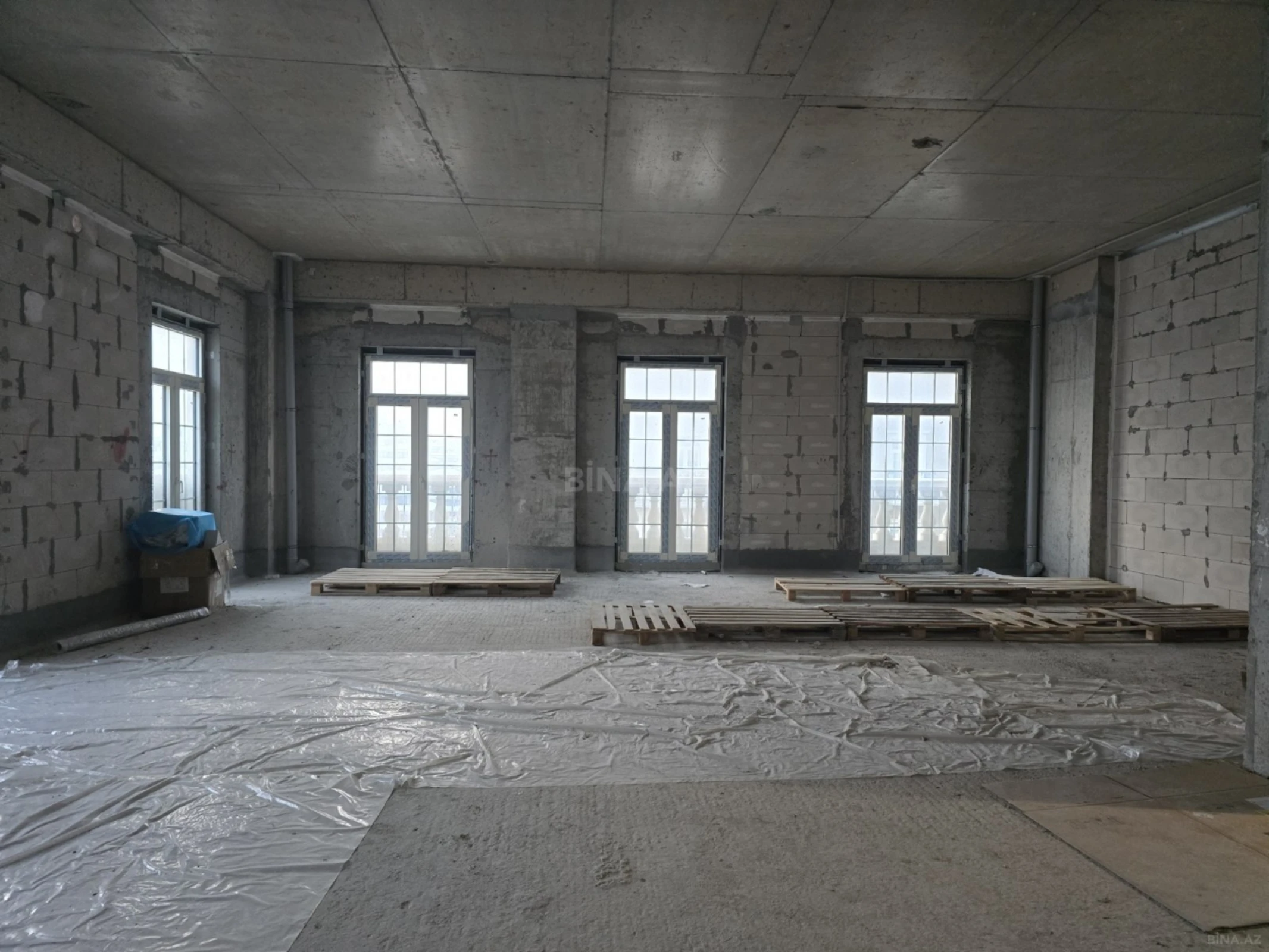 Satılır 5 otaqlı mənzil 177 m²