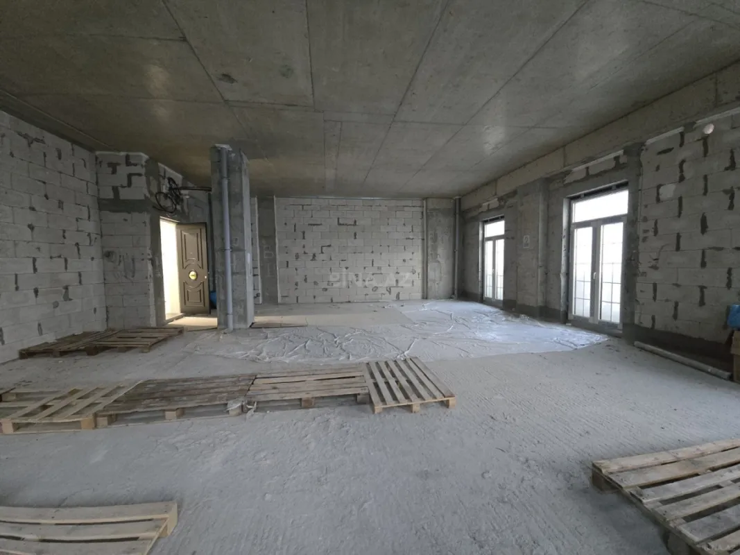 Satılır 5 otaqlı mənzil 177 m²