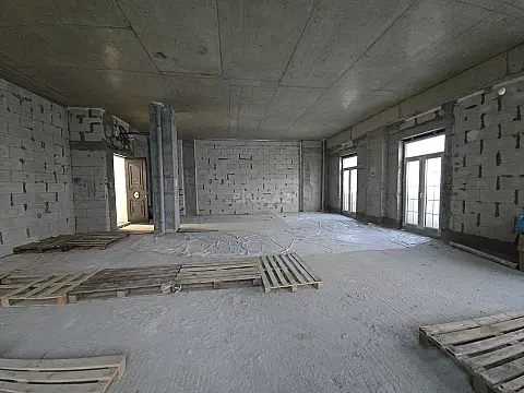 Satılır 5 otaqlı mənzil 177 m²