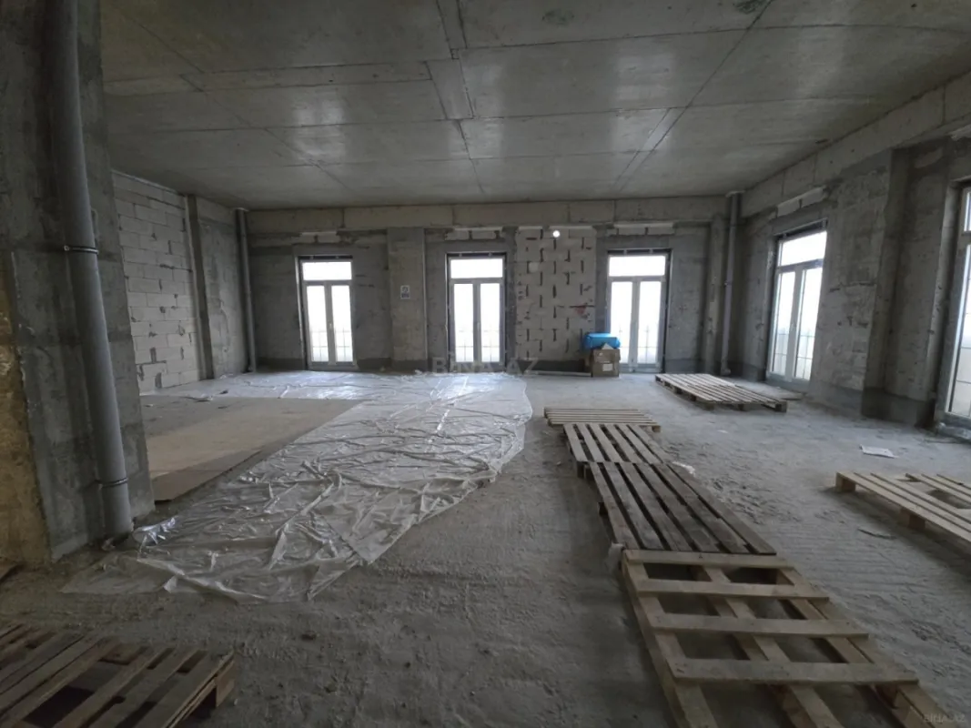 Satılır 5 otaqlı mənzil 177 m²