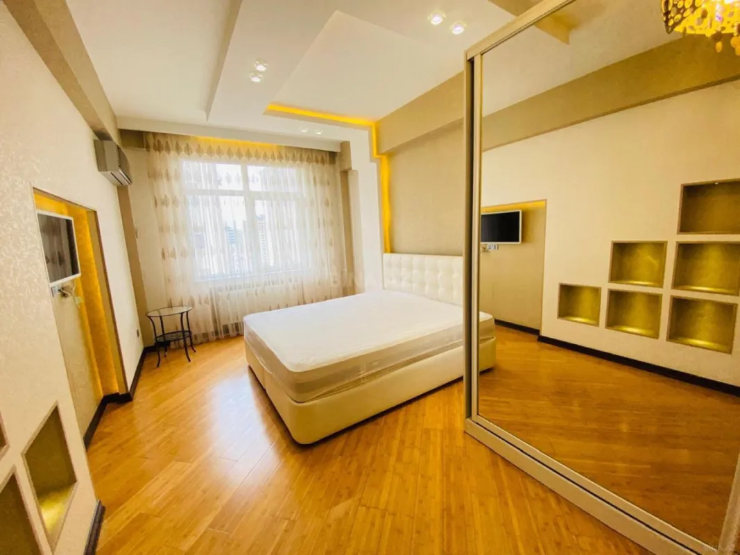 Satılır 3 otaqlı mənzil 117 m²