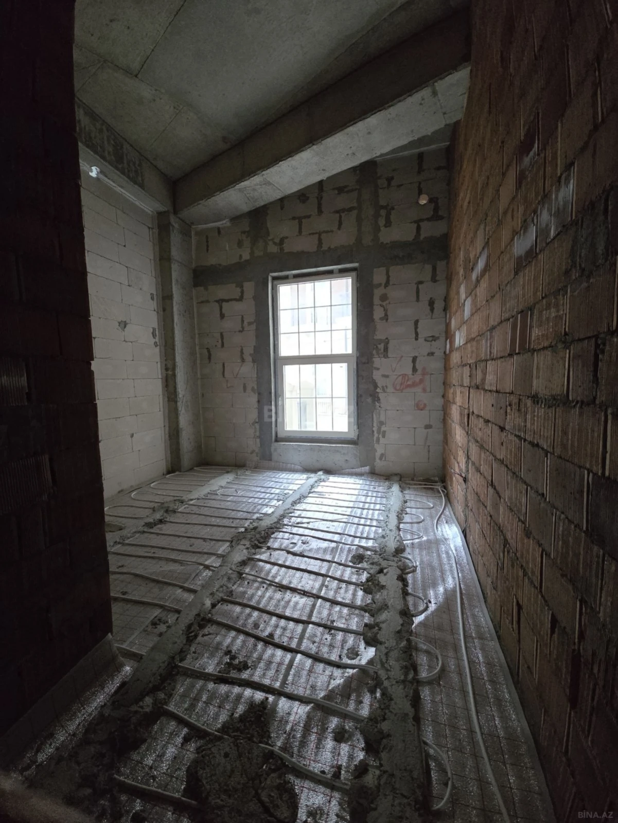 Satılır 4 otaqlı mənzil 152 m²