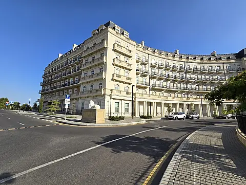 Satılır 4 otaqlı mənzil 152 m²