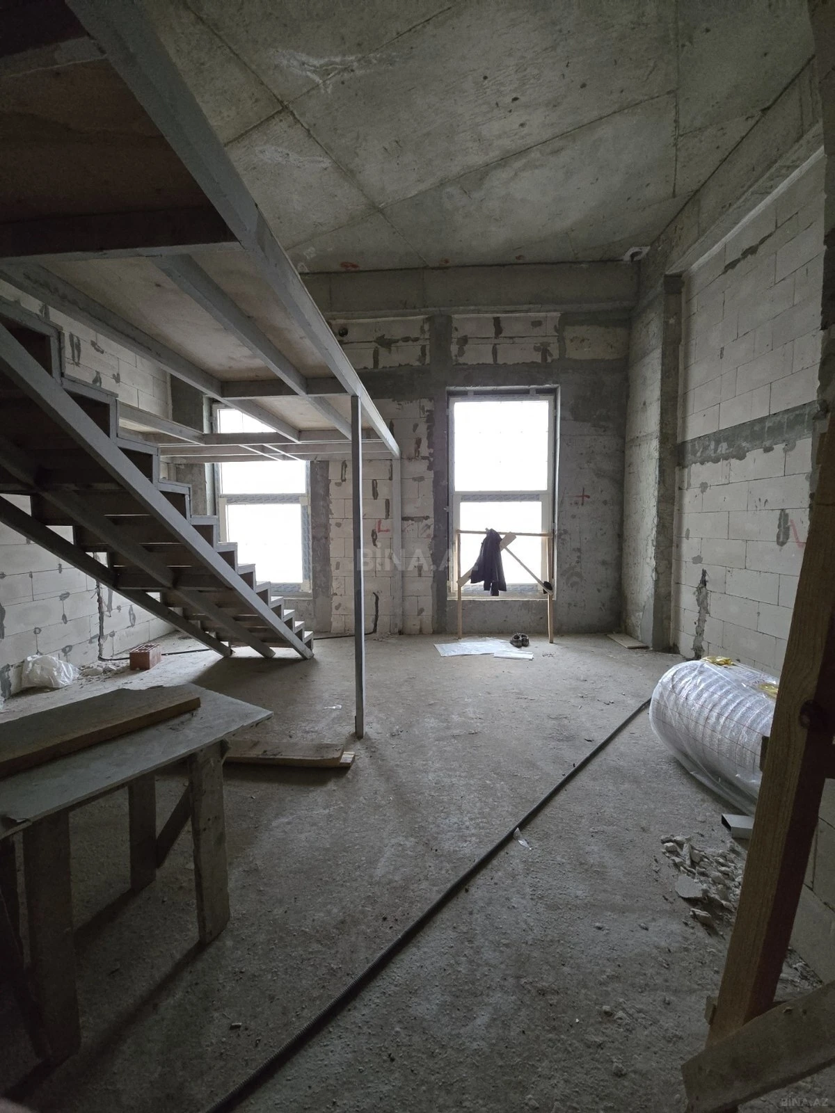 Satılır 4 otaqlı mənzil 152 m²