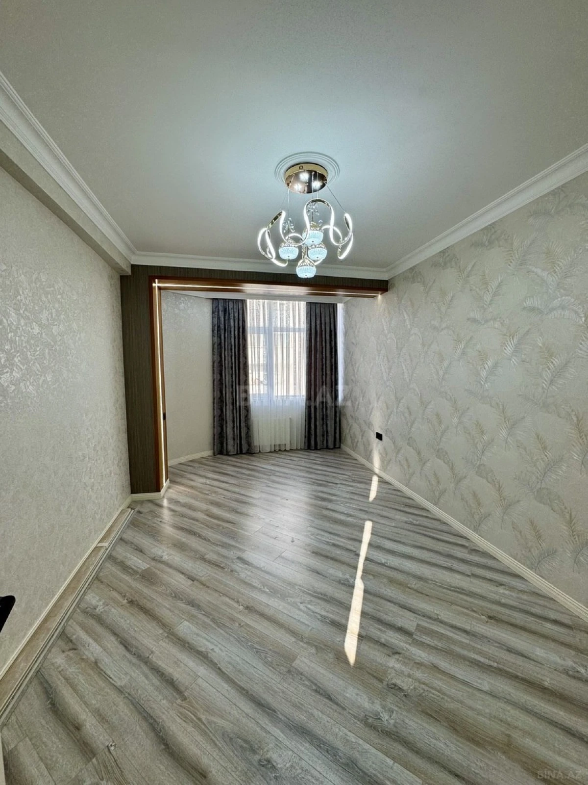 Satılır 3 otaqlı mənzil 98 m²