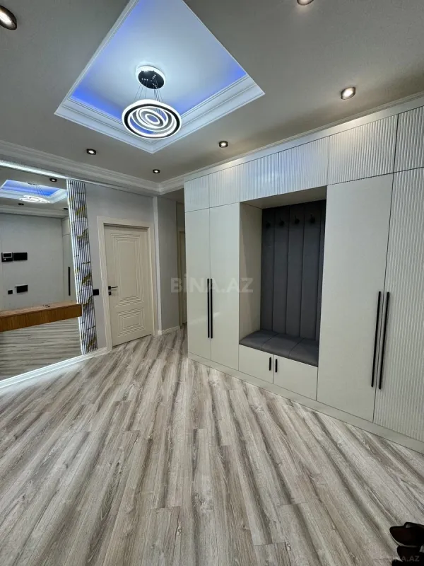 Satılır 3 otaqlı mənzil 98 m²