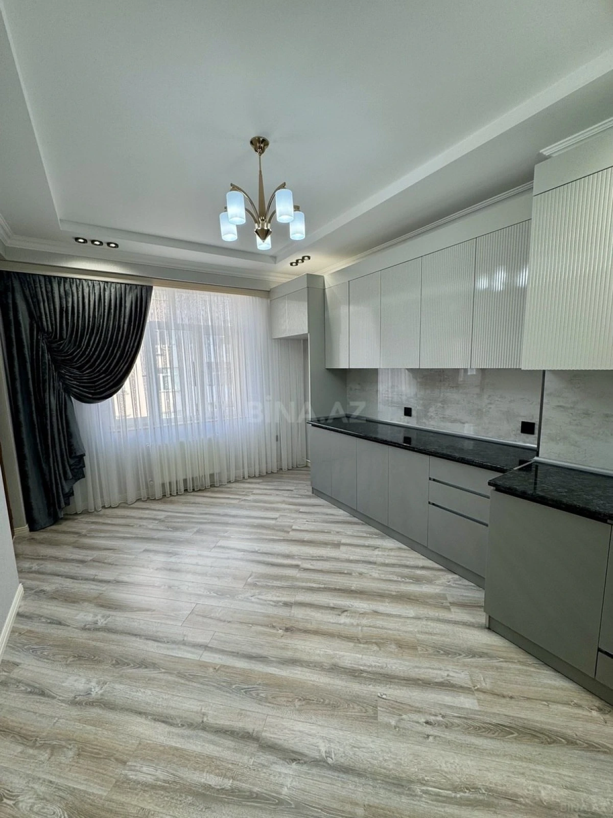 Satılır 3 otaqlı mənzil 98 m²