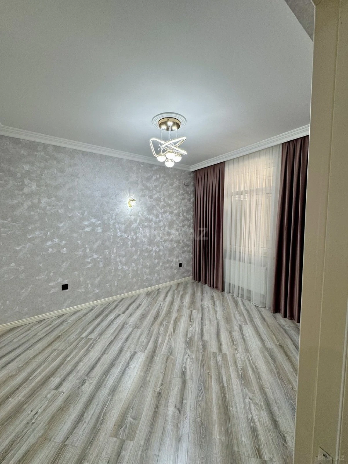 Satılır 3 otaqlı mənzil 98 m²