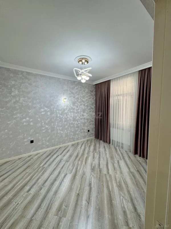 Satılır 3 otaqlı mənzil 98 m²