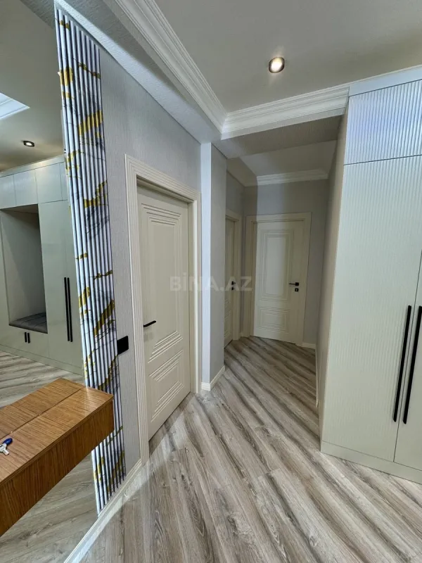 Satılır 3 otaqlı mənzil 98 m²