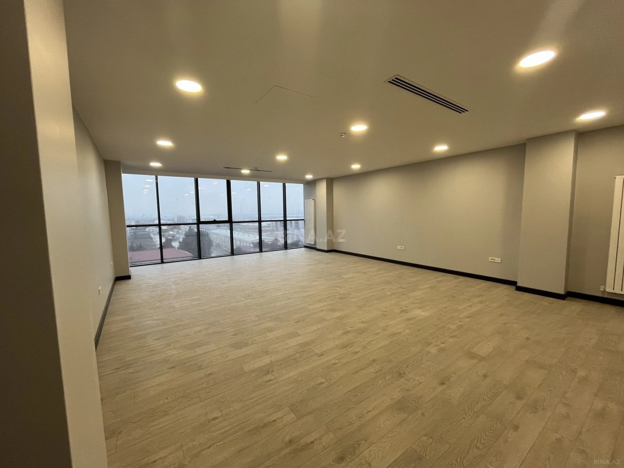 Kirayə verilir 2 otaqlı ofis 146 m²