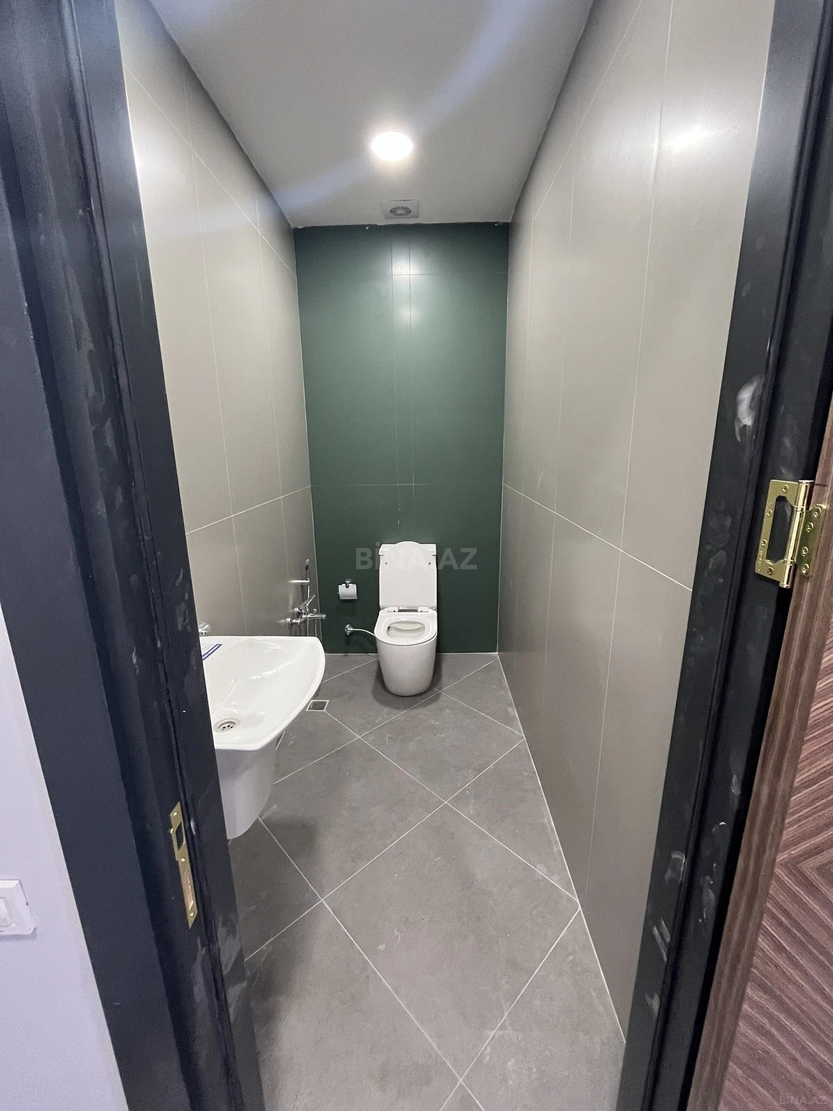 Kirayə verilir 2 otaqlı ofis 146 m²