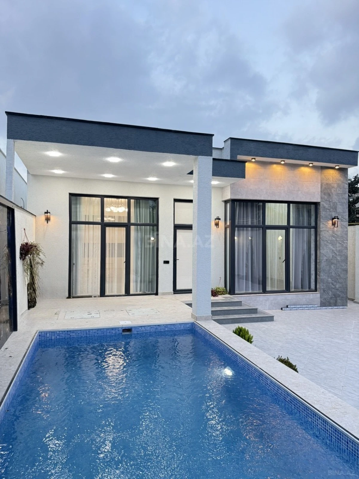 Satılır 4 otaqlı həyət evi 135 m²