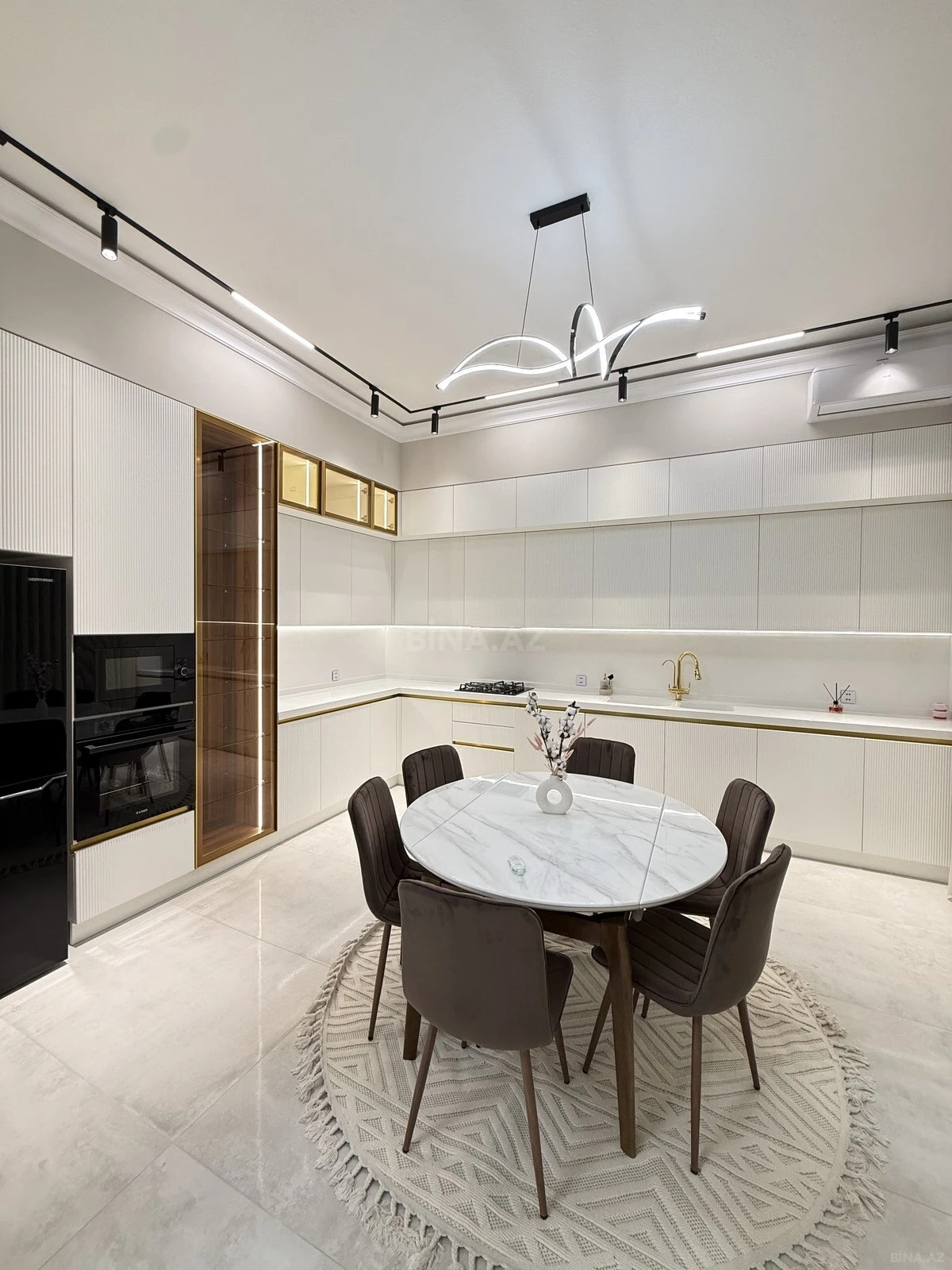 Satılır 5 otaqlı həyət evi 230 m²