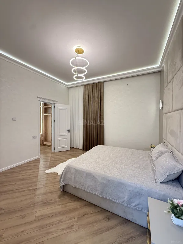Satılır 5 otaqlı həyət evi 230 m²