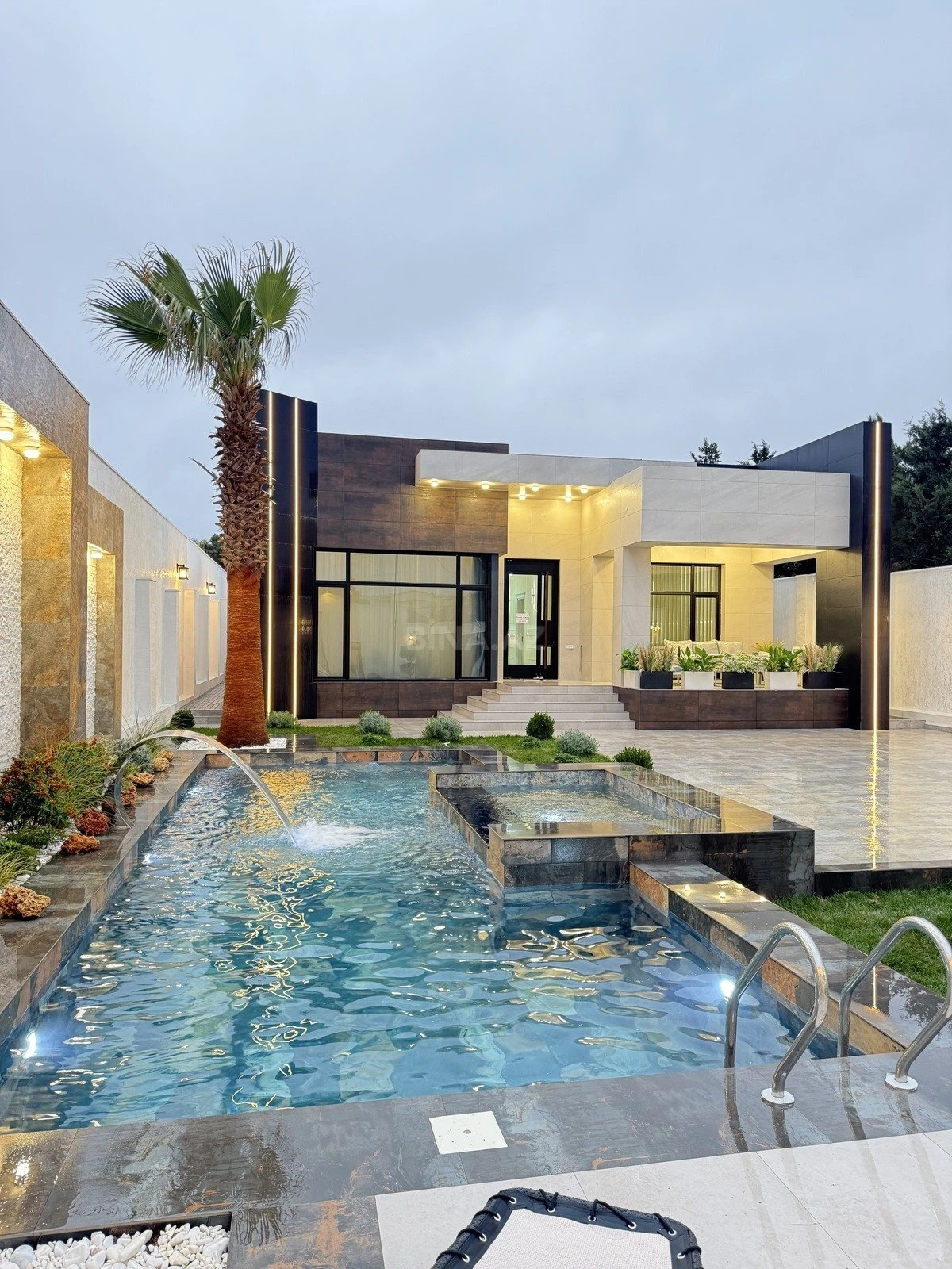 Satılır 5 otaqlı həyət evi 230 m²