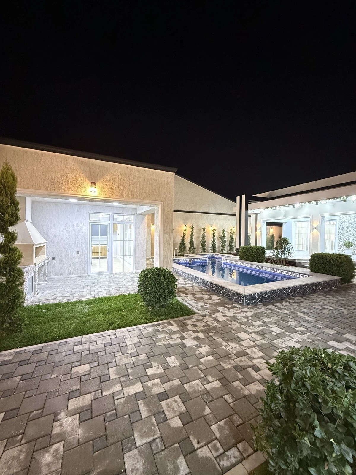 Satılır 4 otaqlı həyət evi 180 m²